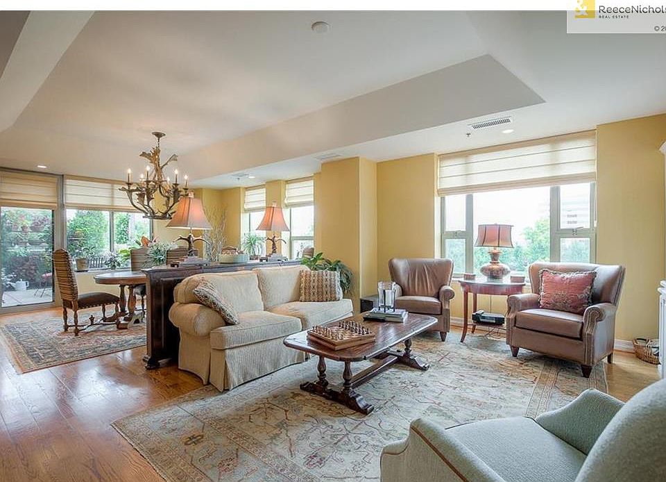 The high ceiling in this open floor plan creates a refreshingly spacious feeling.