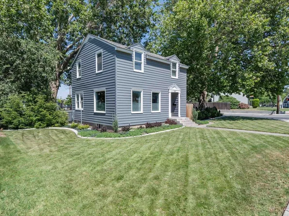 1002 Van Giesen St, Richland, WA 99354