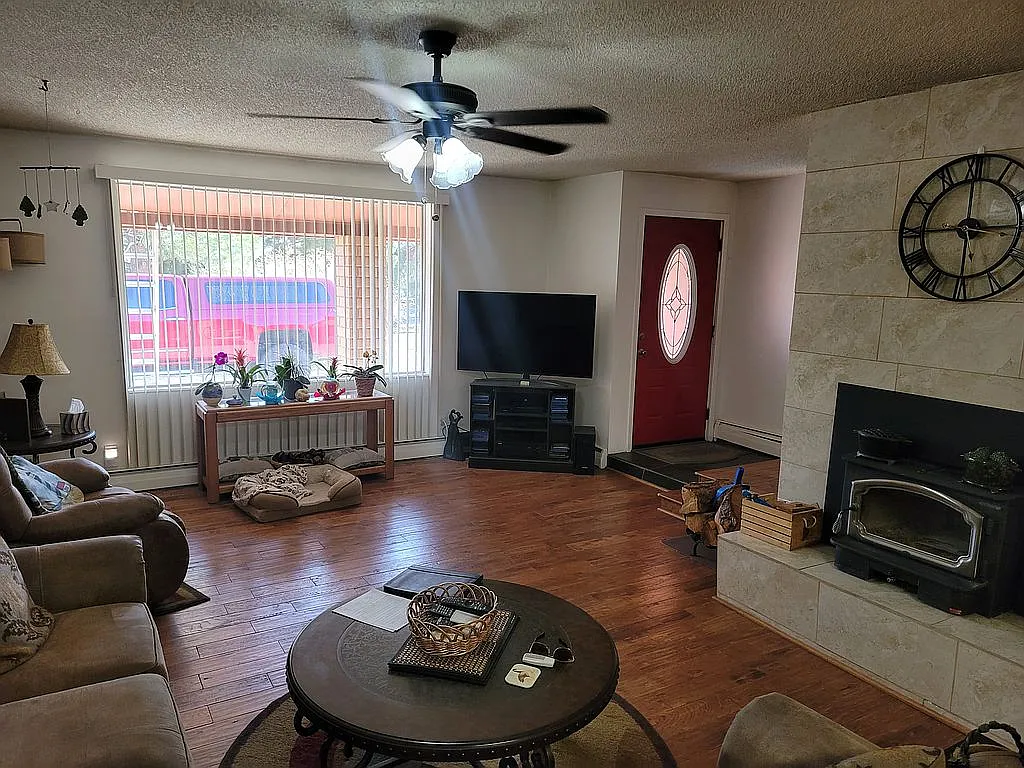 980 Ruby Ln photo 1