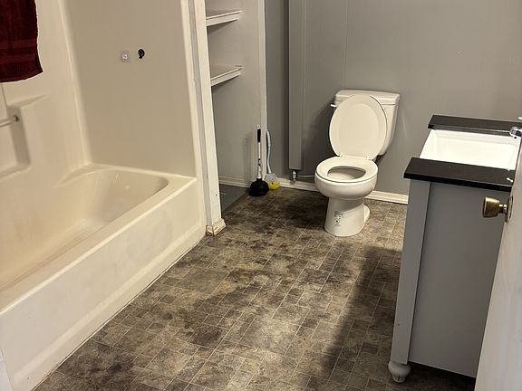 4th image of 214 Marshall St APT A