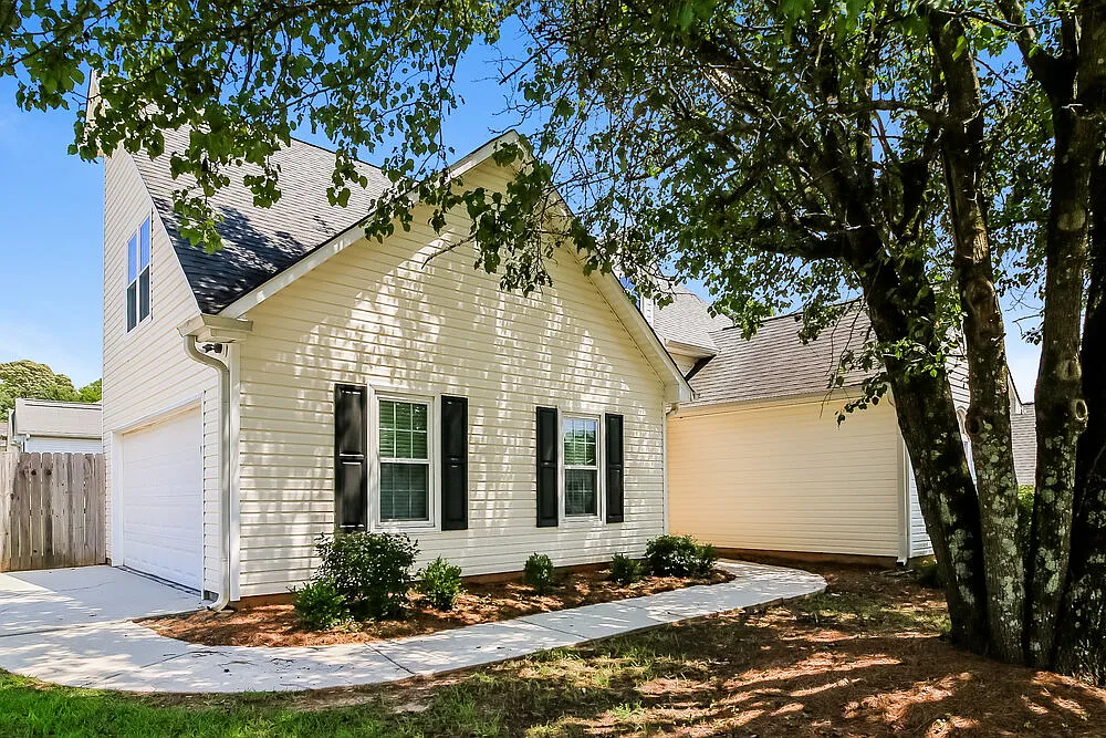 3 bed, 2.5 bath, 1629 sqft, $2,080 — Photo 4