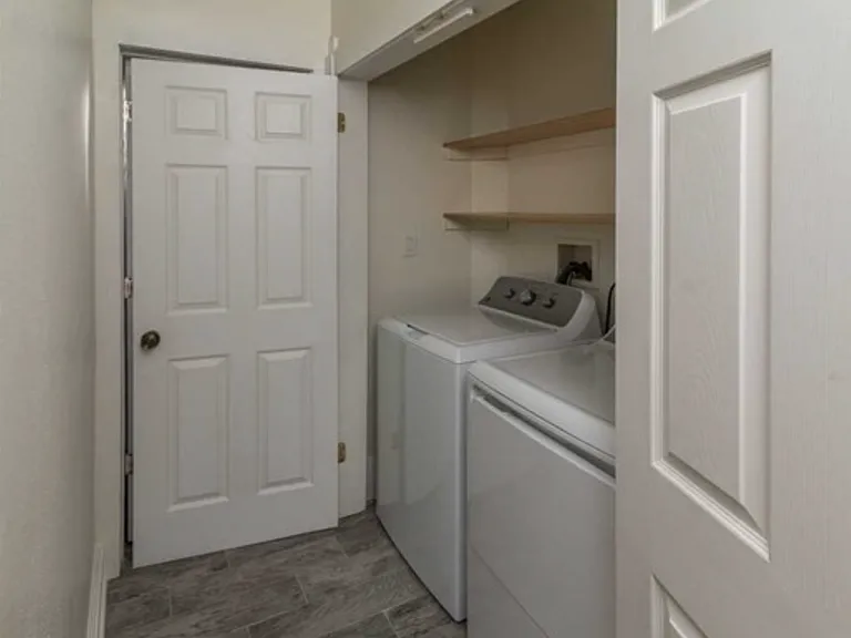 140 W Allendale Ave #2B — Photo 9