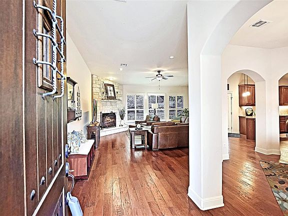4th image of 111 Cedar Glen Cv