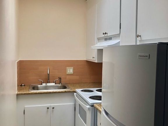4th image of 427 N San Anselmo Ave APT 3
