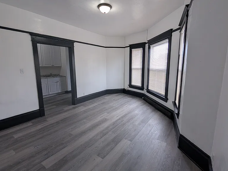 2344 W Hopkins St #2 — Photo 8