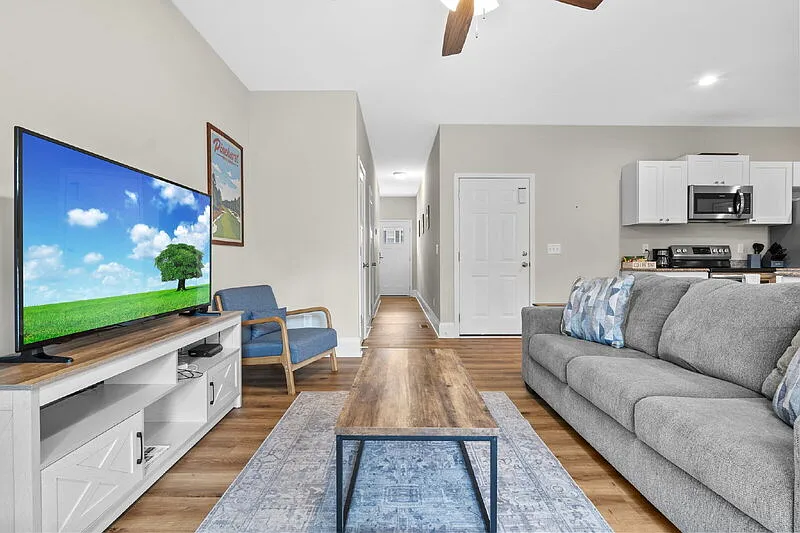 3 bed, 2.5 bath, 1700 sqft, $2,000 — Photo 3