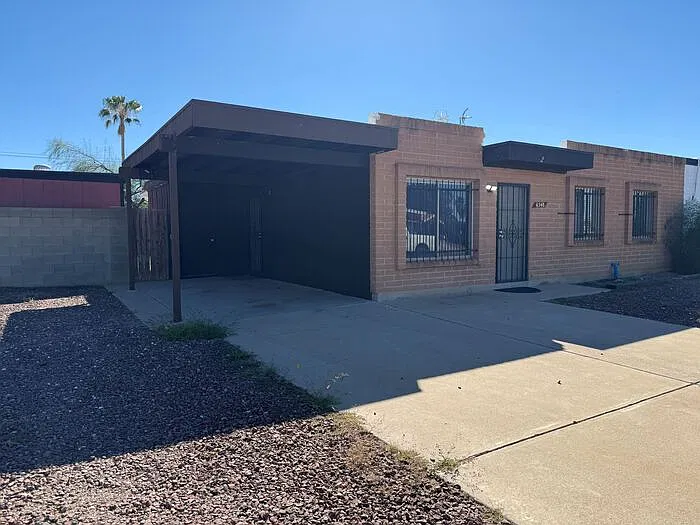3 bed, 1.0 bath, 951 sqft, $1,350 — Photo 3