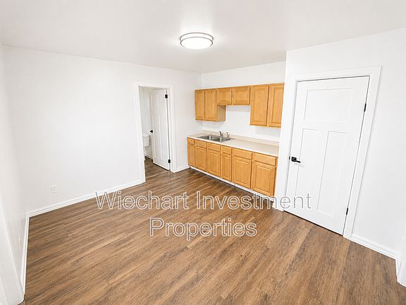 5th image of 620 W Wayne St