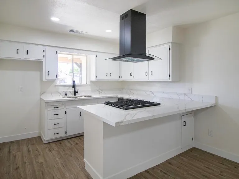 1435 S Salome St — Photo 6