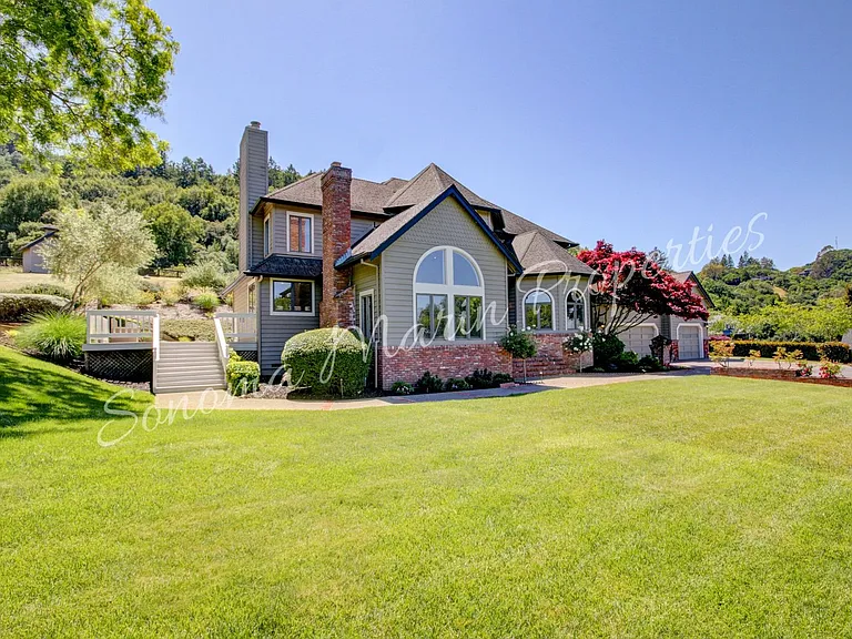 4626 Bennett View Dr — Photo 2