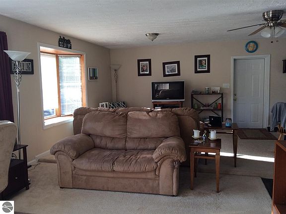 5th image of 3811 Whispering Oaks Dr