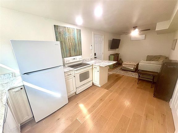 5th image of 3022 Beach Blvd S #1