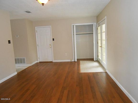 2nd image of 2224 Farmington Dr