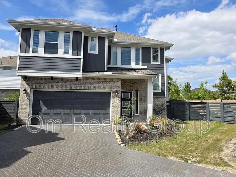 18710 Colorado River Ln — Photo 2