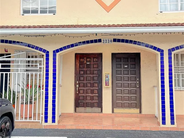 2220 W 74th St APT 201-16, Hialeah, FL 33016