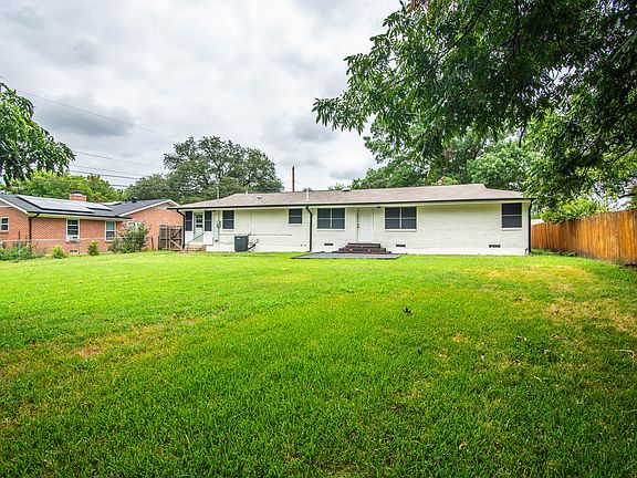 2nd image of 302 Circle Dr