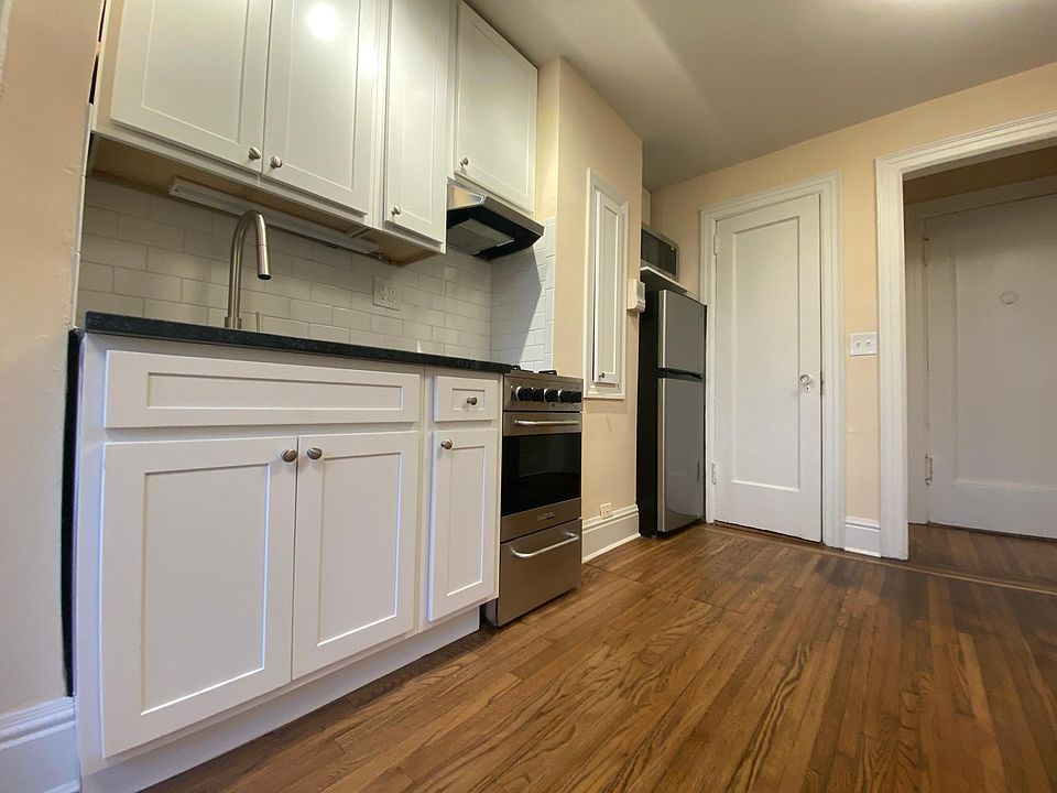 1st image of 470 Gramatan Ave