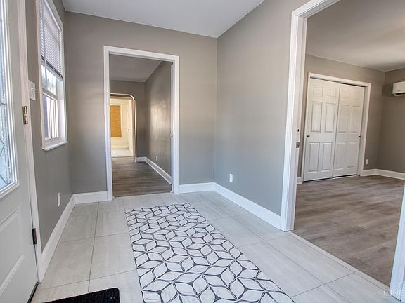 3rd image of 6121 Glade Ave