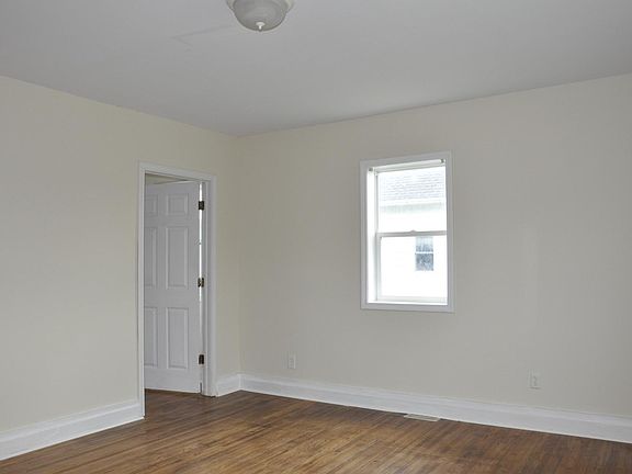 5th image of 1105 E Wilson St