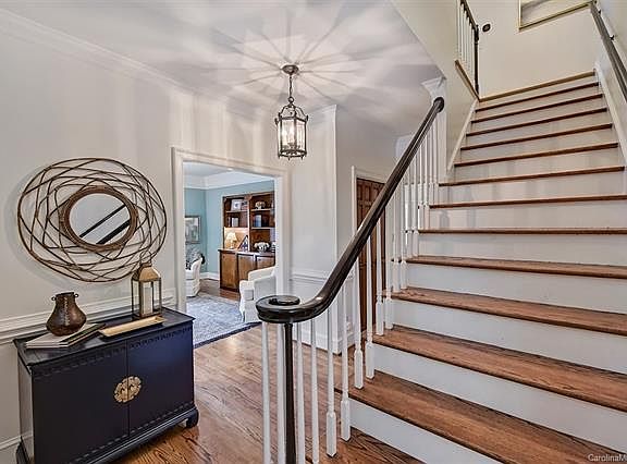 2nd image of 2200 Ashcliff Ln