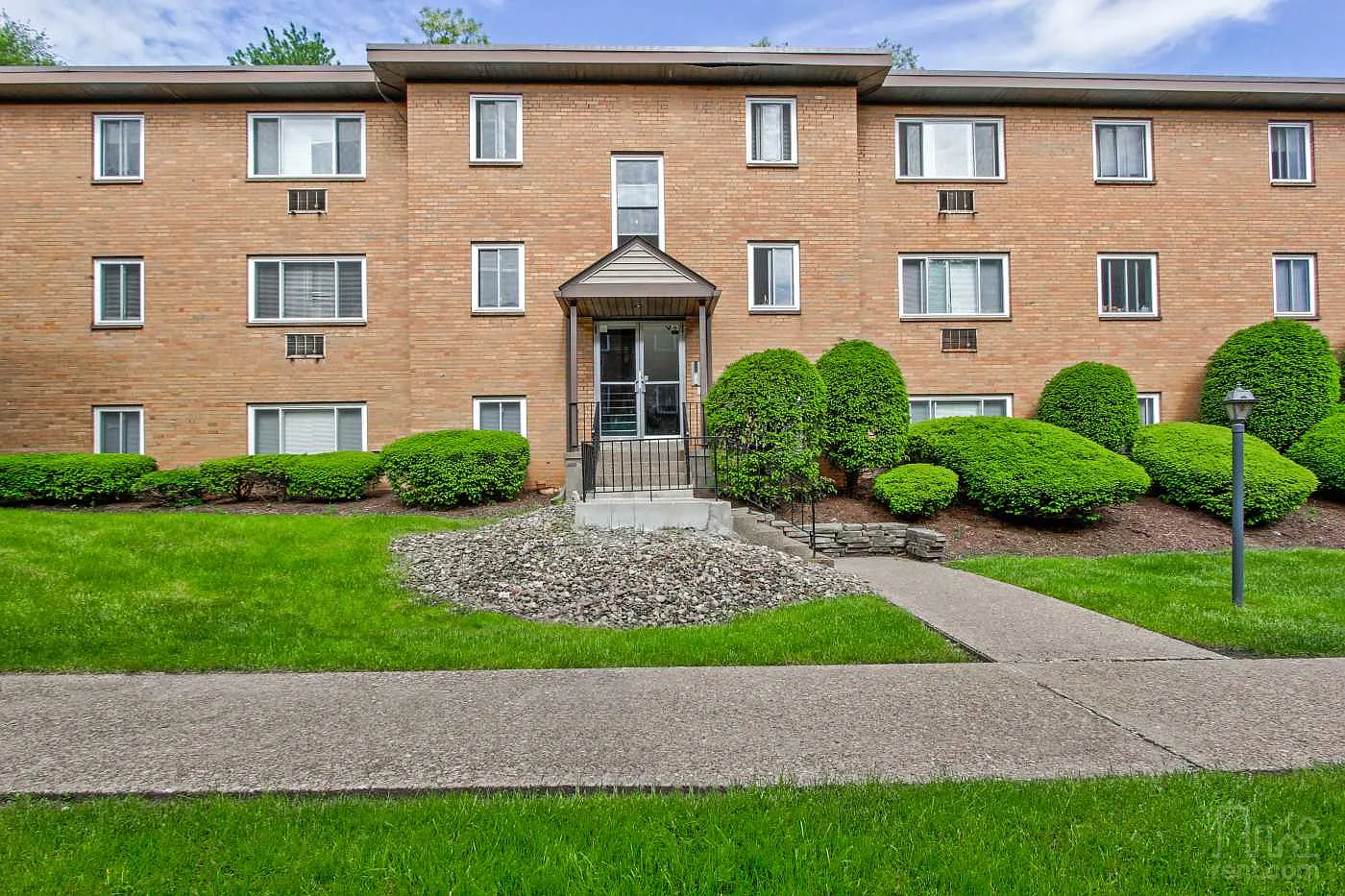 Velma Court — Photo 2
