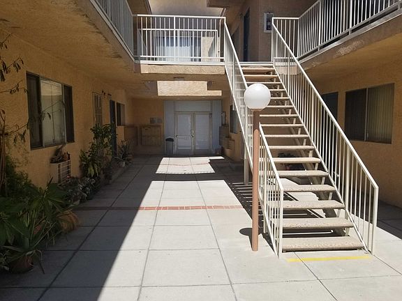 4th image of 10230 Moorpark St #239