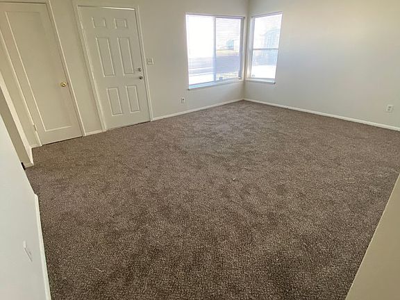 3rd image of 1108-1110 Vandenberg Loop NE