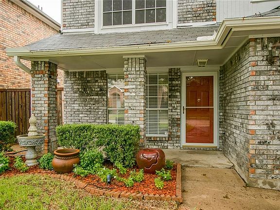 4th image of 820 Woodlake Dr