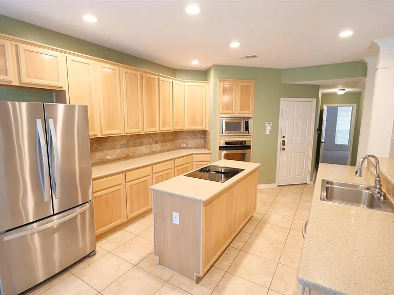 22719 Sierra Lake Ct — Photo 14