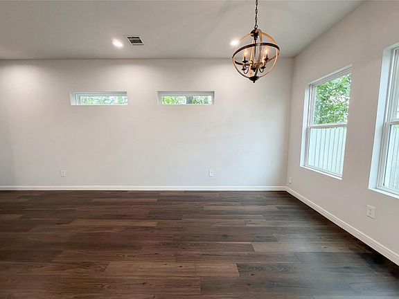 3rd image of 18803 Luminescent Ln