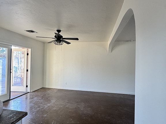 3rd image of 1507 W Keim Dr