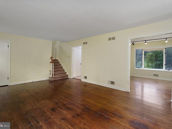 5th image of 52 Gulick Rd