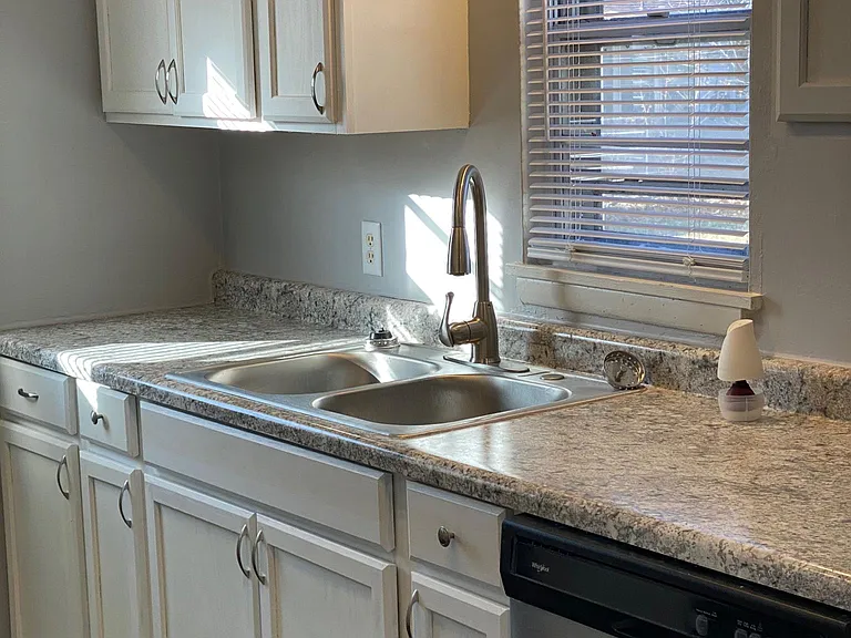 1430 E Denver Dr — Photo 7