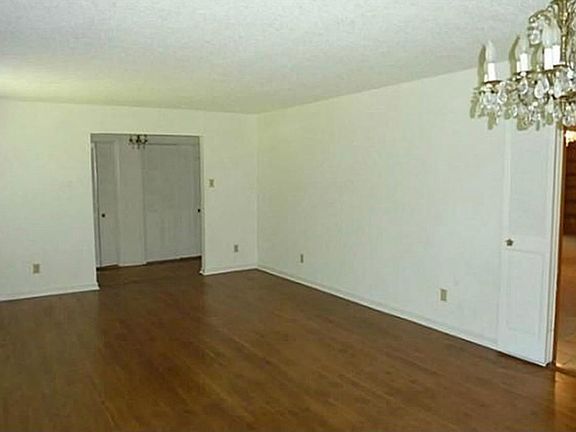 3rd image of 11320 Glen Cross Dr