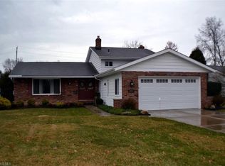 6659 Wedgewood Dr, North Olmsted, OH 44070