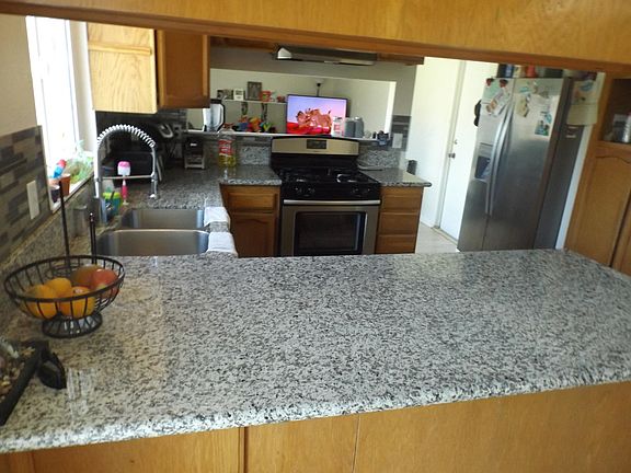 4th image of 811 W Avenue H6