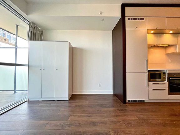3rd image of 15 Grenville St #2801
