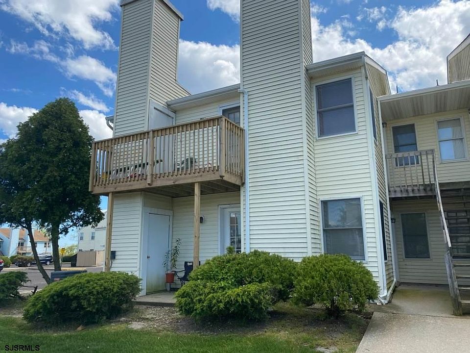2nd image of 700 N Franklin Blvd Unit 107