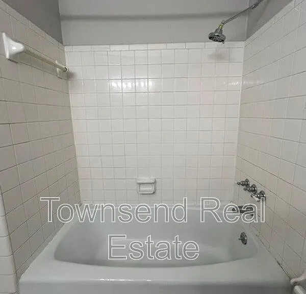 1905 McPherson Ave — Photo 12