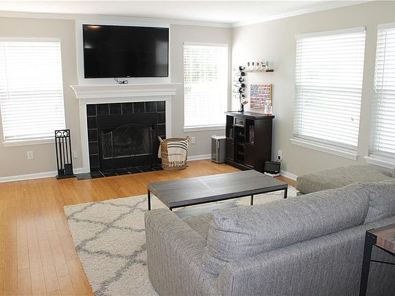 4th image of 459 Grabill Dr