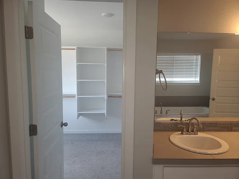 715 E Erica St — Photo 11