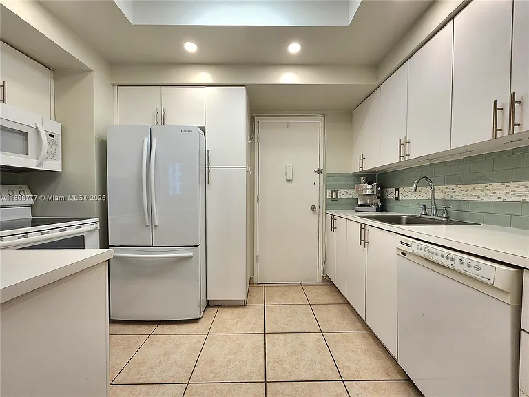 3505 S Ocean Dr #815 — Photo 12