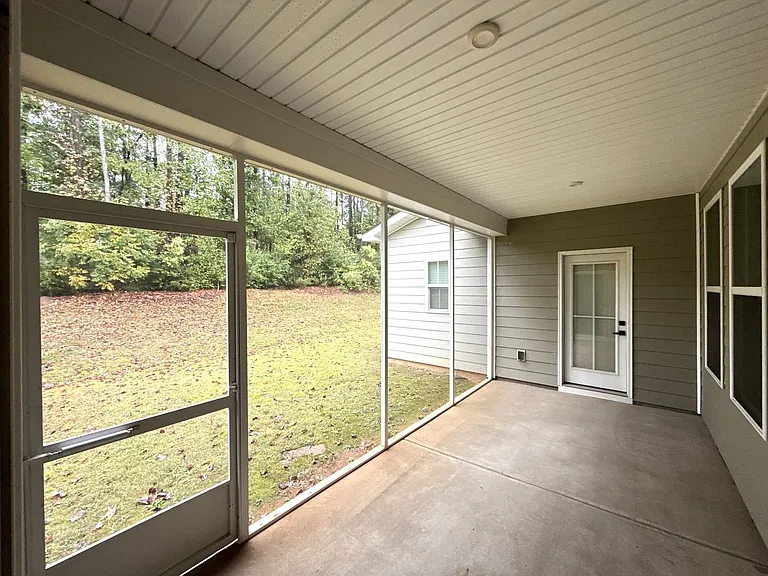 8807 Chapel Grove Crossing Dr — Photo 24