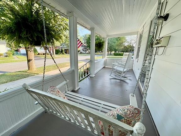 4th image of 1003 Linden St
