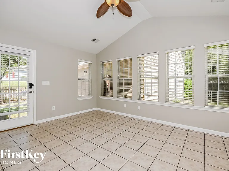 2033 Greenhill Pass — Photo 7