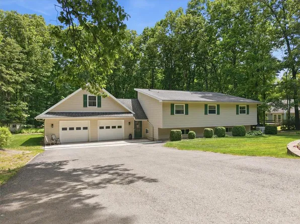209 Manor Ln E, Lehighton, PA 18235
