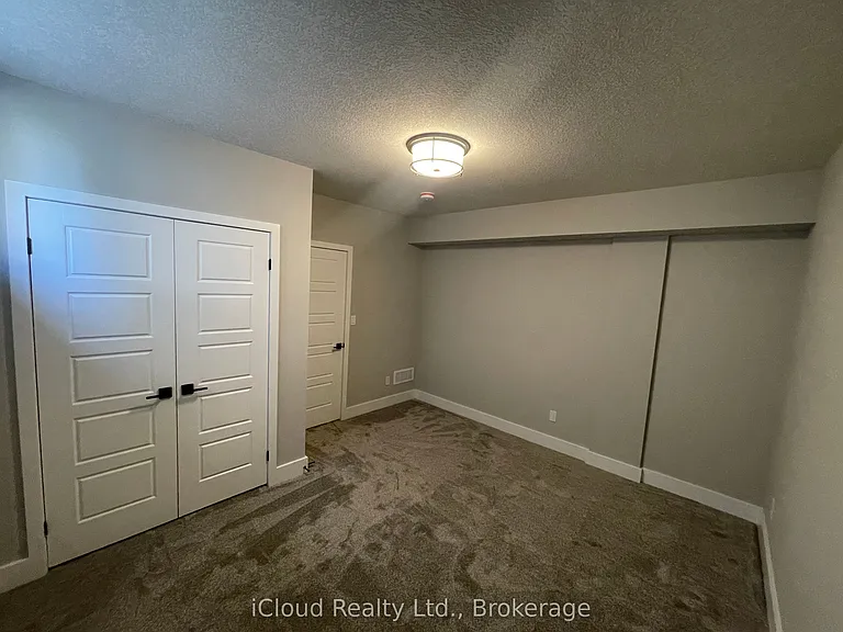 27 Hollybrook Trl #LOWER — Photo 6