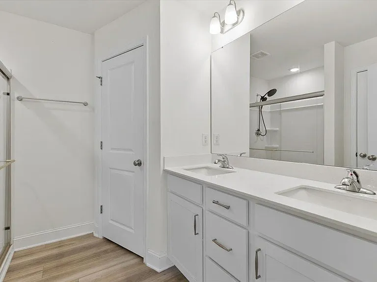 702 Ridge Cliff Ln — Photo 8