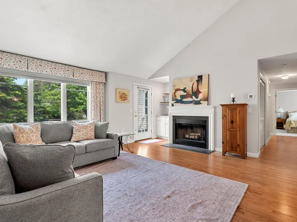 5 Woods Edge Lane UNIT 5, Mashpee, MA 02649