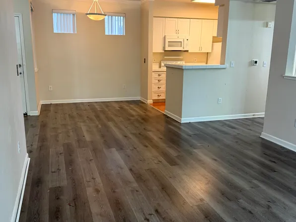 1982 W Bayshore Rd, East Palo Alto, CA